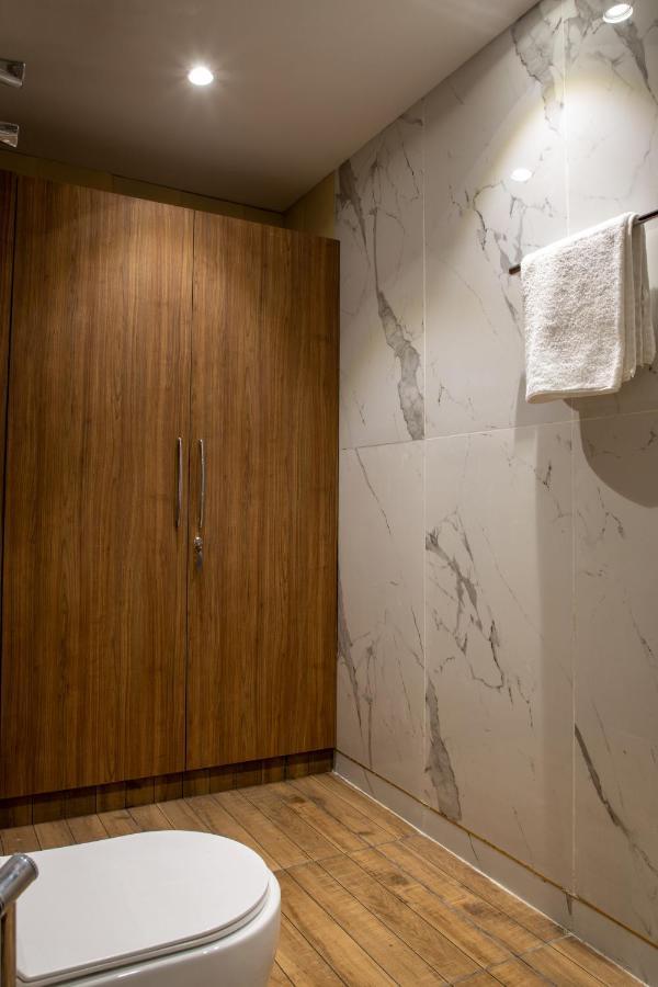 Perch Service Apartment-Mg Road Гургаон Екстериор снимка
