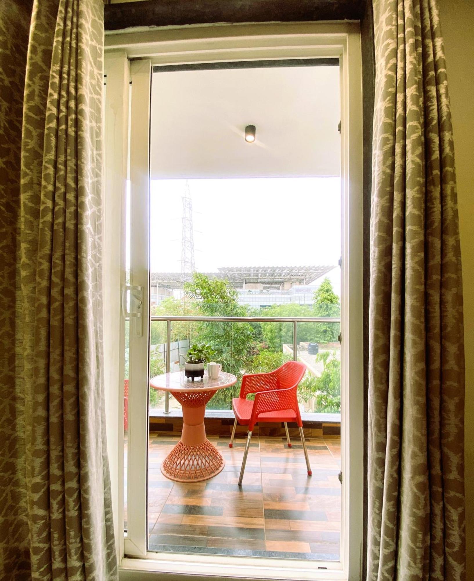 Perch Service Apartment-Mg Road Гургаон Екстериор снимка